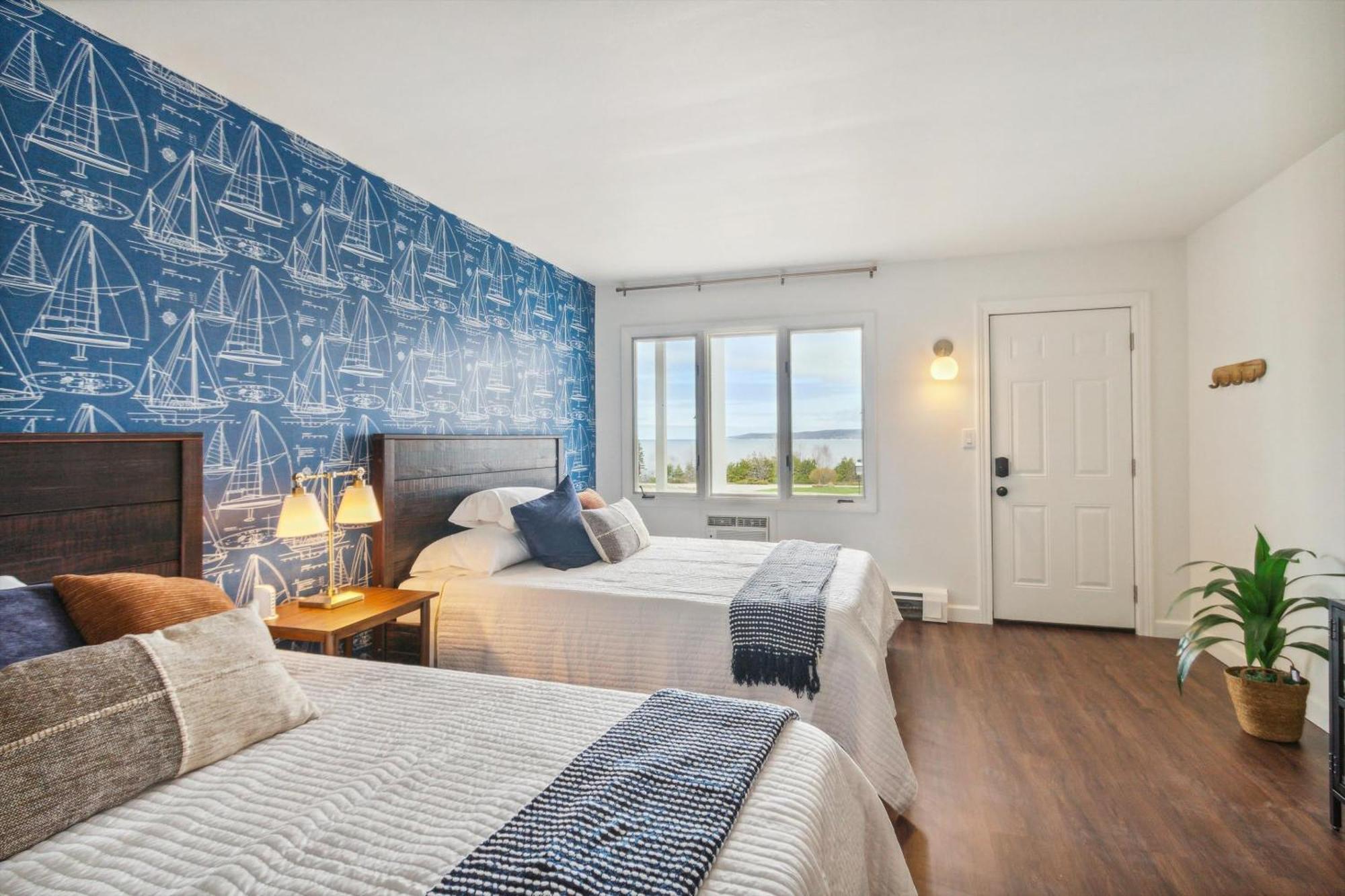 Self Check-In Lake Views Workspace 2 Queen Beds Villa Petoskey Exterior photo